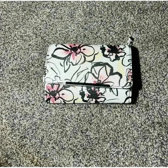 Three fold flower wallet - Picture 1 of 3